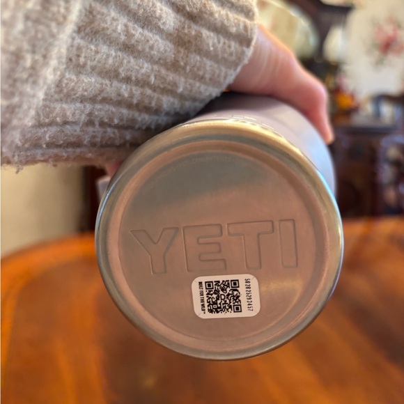 Purple Yeti Insulated cup with straw. Only used 1 or 2 times. - Picture 2 of 2